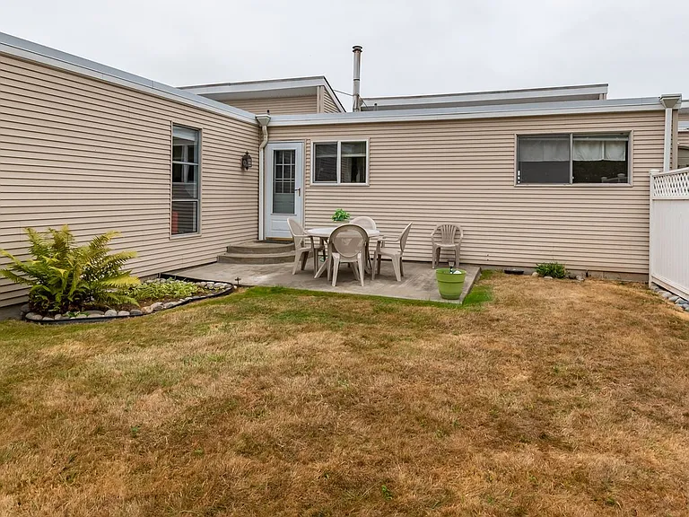 905 NE Lindsay St — Photo 17