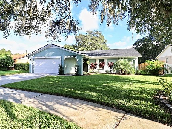 3rd image of 4 Harbor Oaks Cir