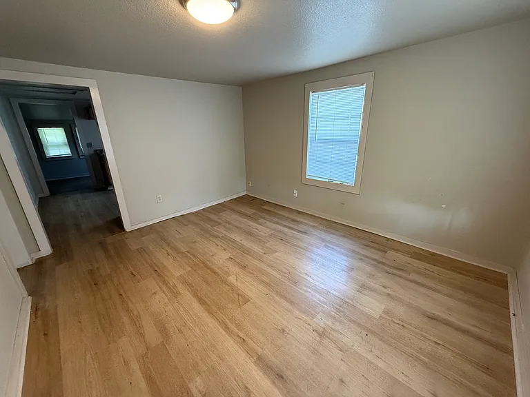 415 E Velma Ave — Photo 11