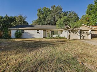 6909 Valhalla Rd, Fort Worth, TX 76116