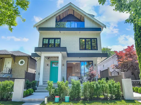 2682 Napier St #1, Vancouver, BC V5K 2W6