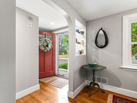 3rd image of 119 Russell St