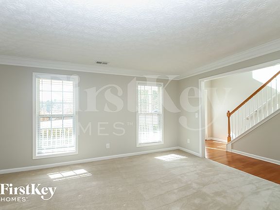 3rd image of 304 Hickory Creek Ln