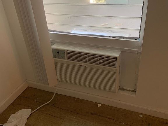 3rd image of 6230 Reseda Blvd APT 301