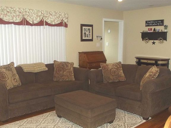 2nd image of 2027 Guildford Park Dr