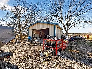 3rd image of 801 N Main St