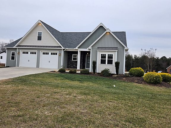 2nd image of 165 Cross Creek Ln
