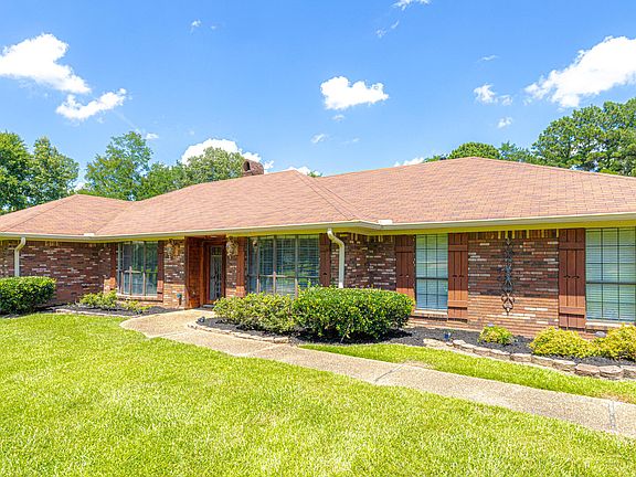 4th image of 144 N Pine Dr