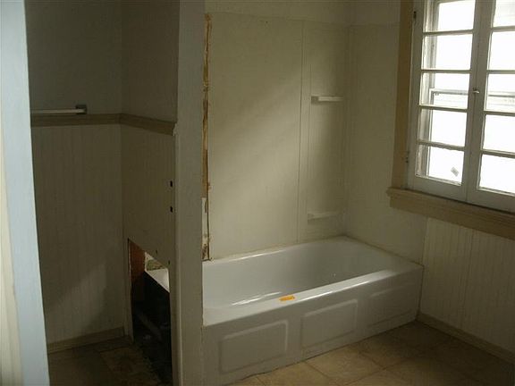 4th image of 330 Bolander Ave