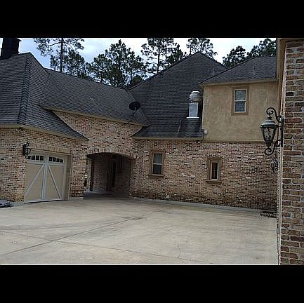 3rd image of 210 S Tallowwood Dr