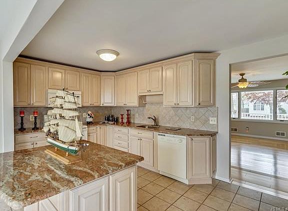 5th image of 782 Tunney Point Dr