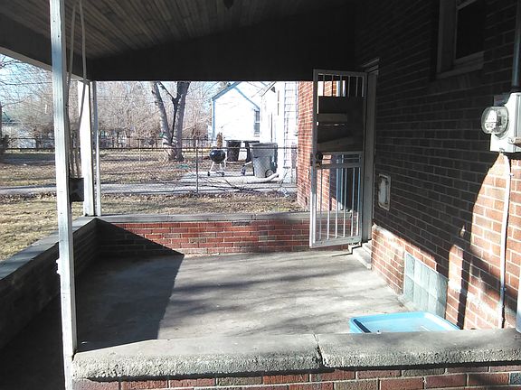 4th image of 20090 Bradford St
