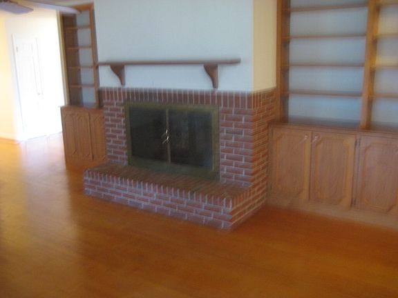 4th image of 213 Sutton Ave