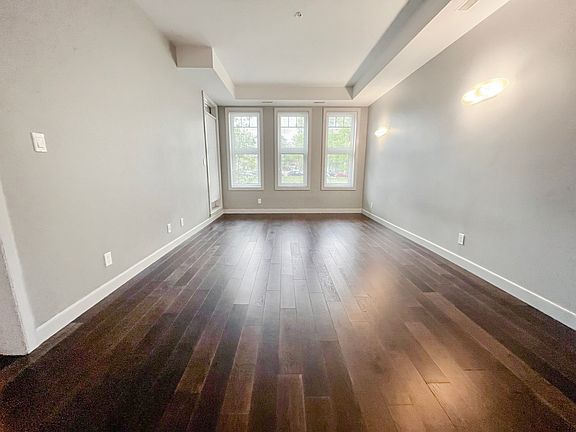 3rd image of 10811 72nd Ave NW #111