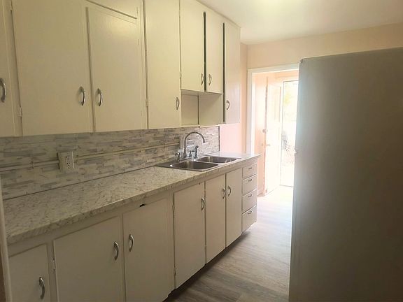 4th image of 1404 Martin Ln #C