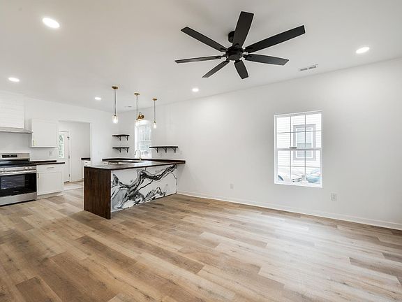 4th image of 2032 Poplar St