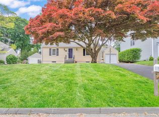 379 Wormwood Rd, Fairfield, CT 06824