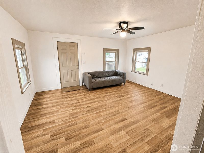 2nd image of 1332 Central Blvd