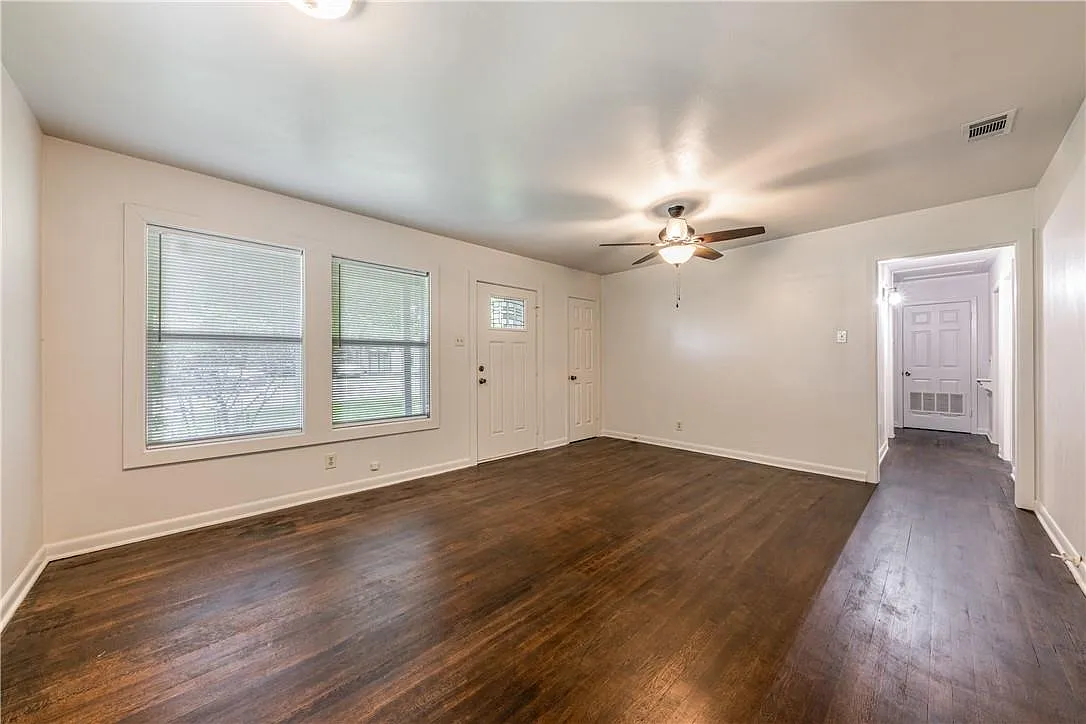 3 bed, 1.0 bath, 1101 sqft, $1,850 — Photo 3