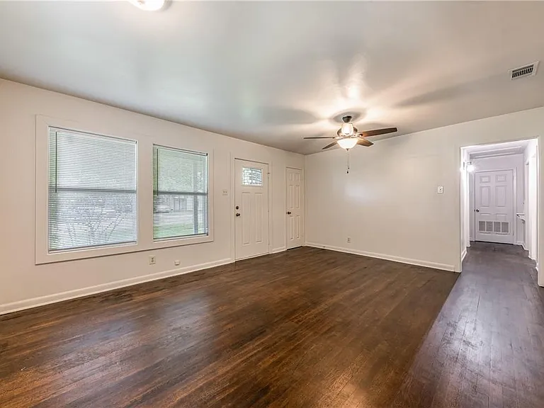 1113 Sycamore St — Photo 3