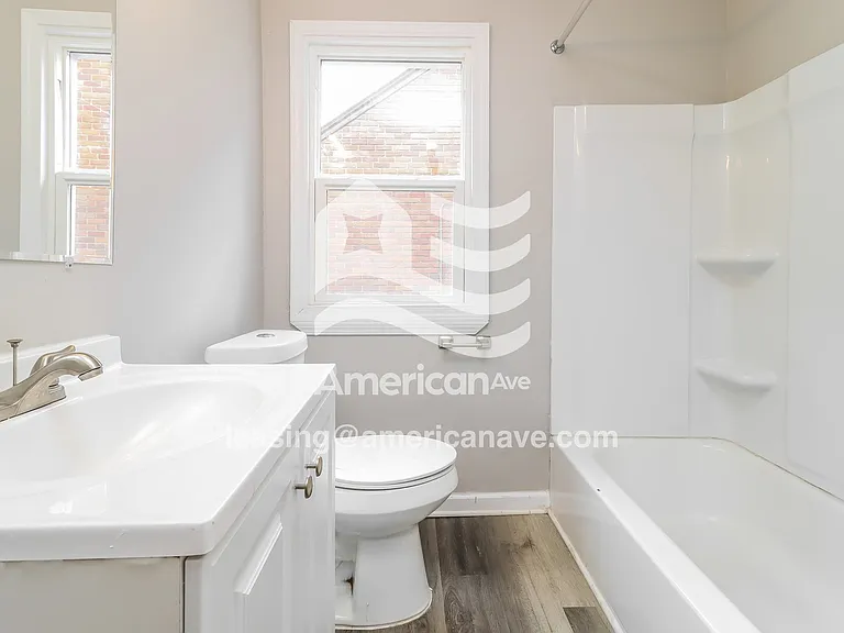 1442858_014_bathroom_13911426.jpg