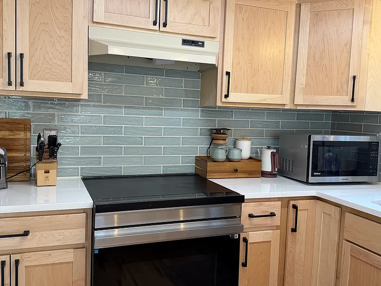 Bush Ave NW — Photo 6