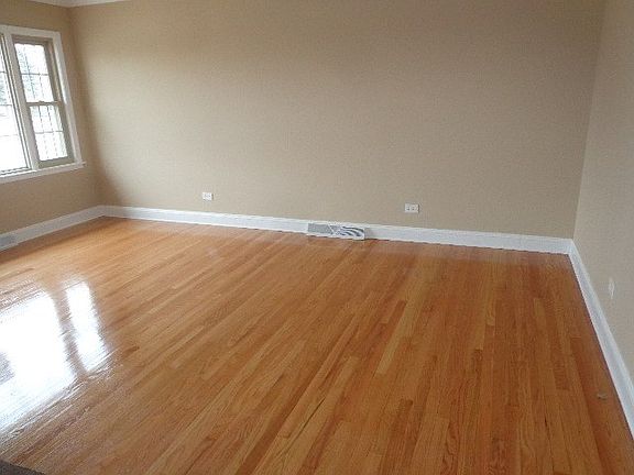 4th image of 16532 Claire Ln