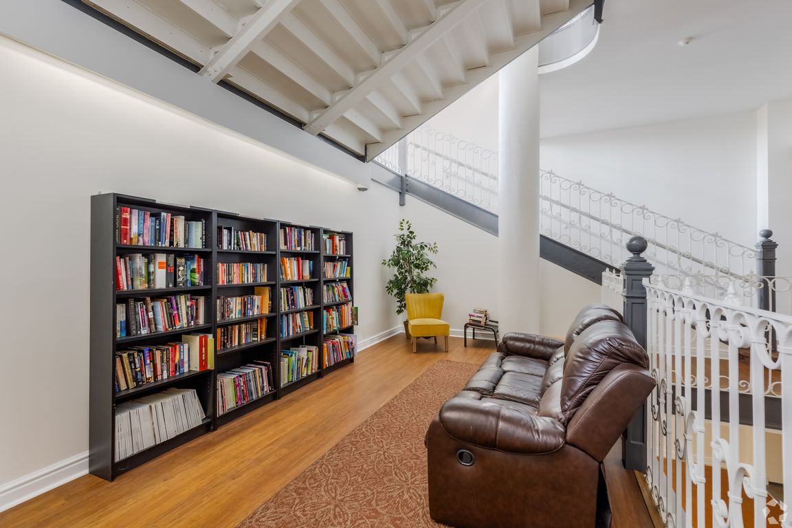 3rd floor library/lobby