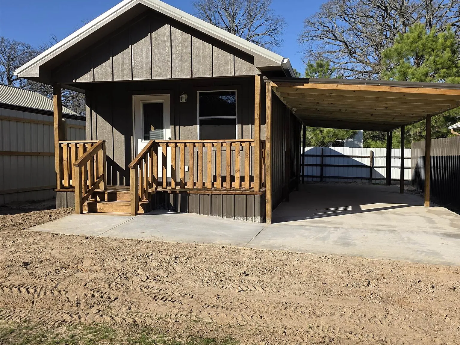 1 bed, 1.0 bath, 504 sqft, $1,050 — Photo 1