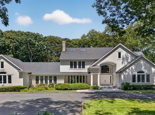 8 Victorian Lane, Brookville, NY 11545