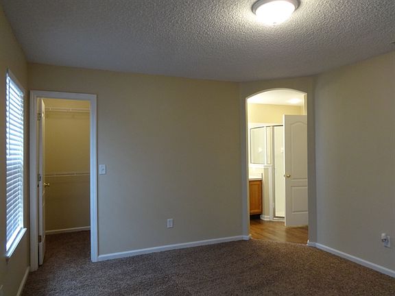 4th image of 1387 Summit Oaks Dr W