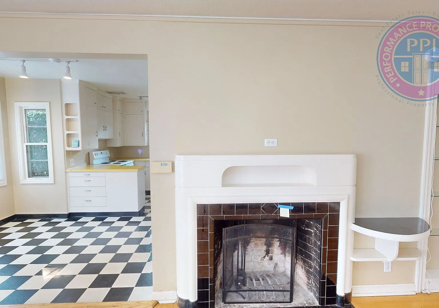 Gardener's Delight In Roseway Neighborhood! Charming Ne Home Awaits" Pet Friendly! No Security De... — Photo 3