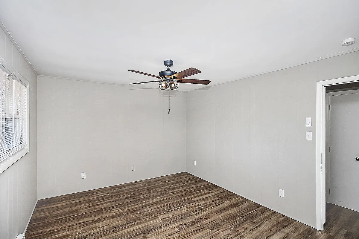 Building Photo - Oaklawn West