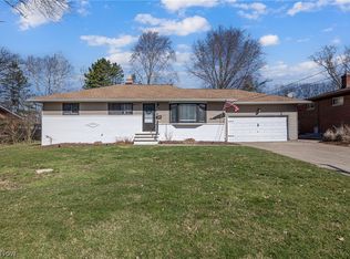 8320 Craigleigh Dr, Parma, OH 44129