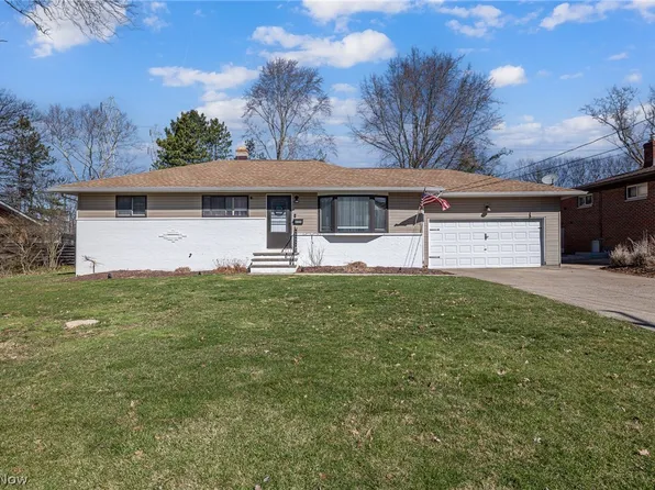 8320 Craigleigh Dr, Parma, OH 44129