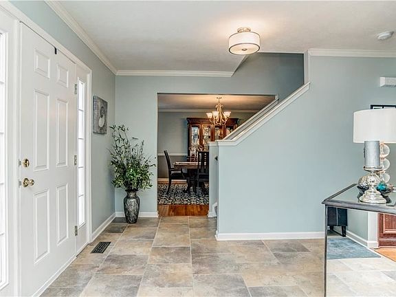 3rd image of 523 Luke Ct