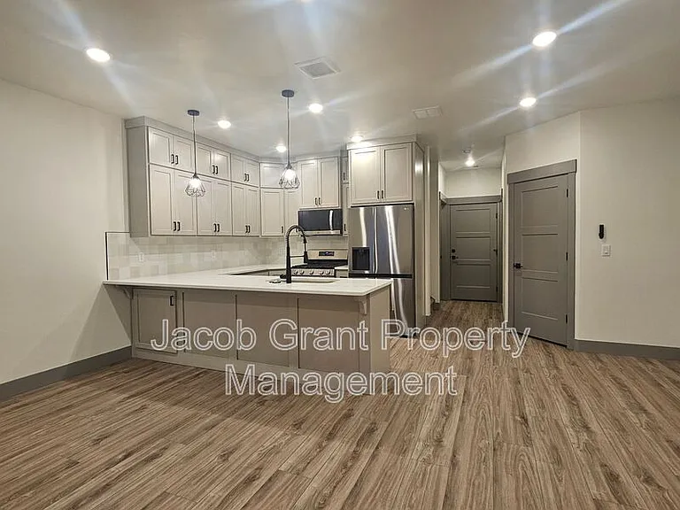 5157 N Beach Dr — Photo 4