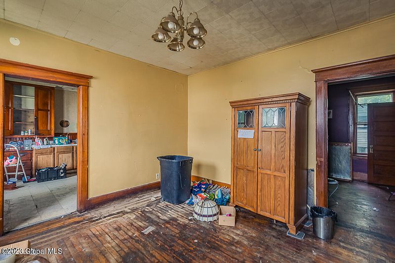 4th image of 38 Hibbard Street