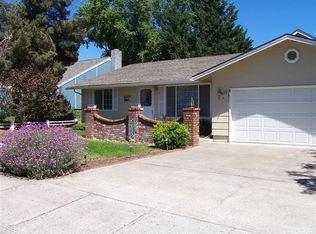 804 W 1st St, Phoenix, OR 97535