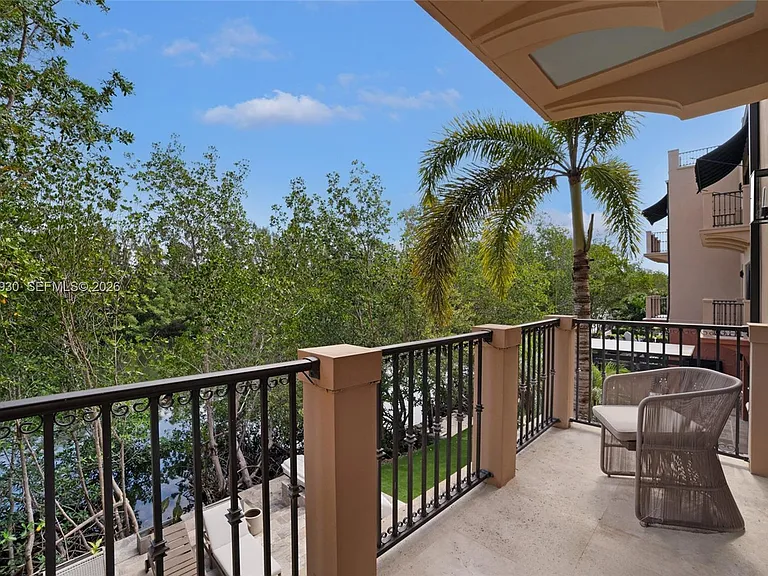 6226 Paradise Point Dr — Photo 35