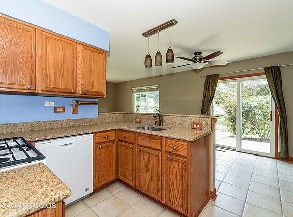 3rd image of 775 Hobart Dr Unit B