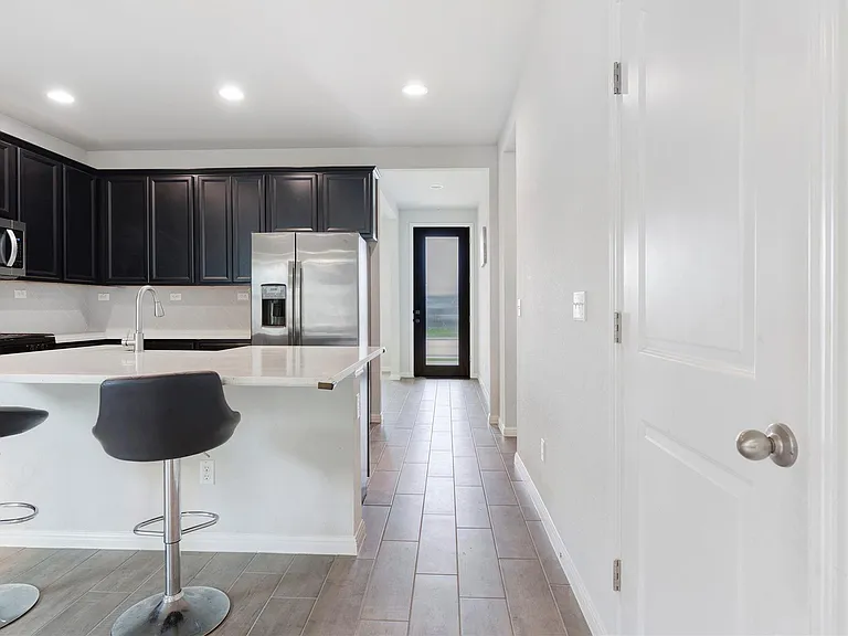 420 Winding Hollow Ln — Photo 9