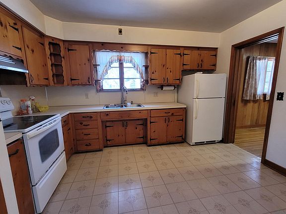 5th image of 240 3rd St NE