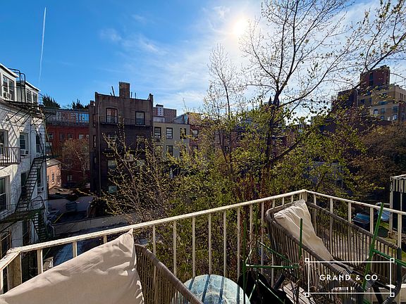 3rd image of 410 W 22nd St APT 4R