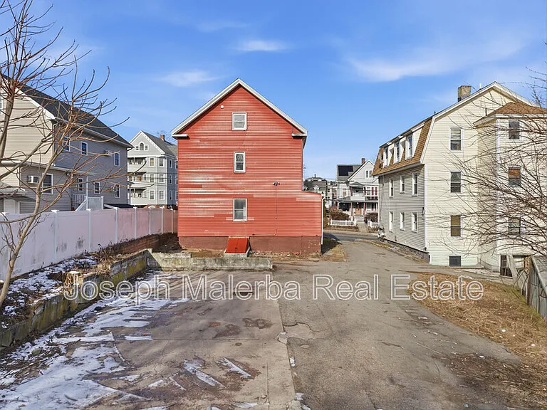848 Bank St — Photo 15