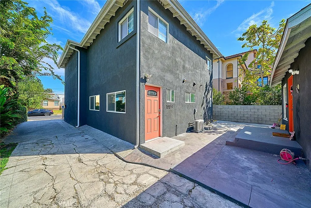 Studio, 420 sqft, $1,900 — Photo 1