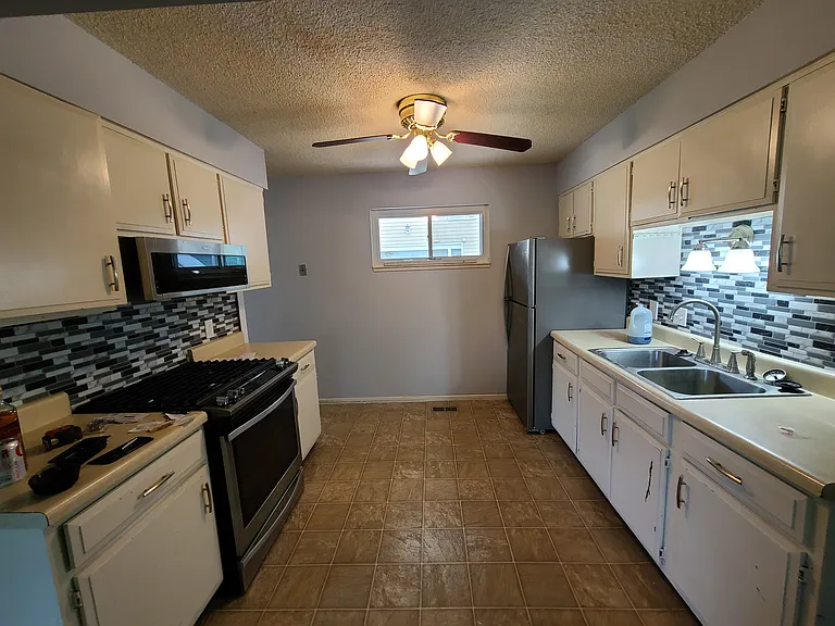 This photo is from when this unit was rented in 2021. This kitchen will get new stone counter tops