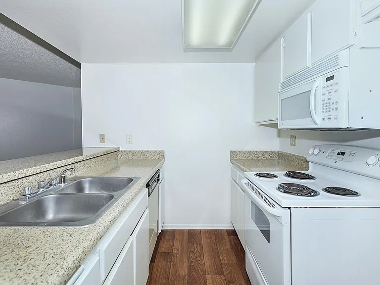 Mountain View Apartment Homes — Photo 31