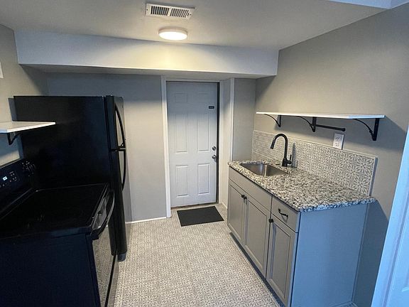 5th image of 262 N Broadway #4