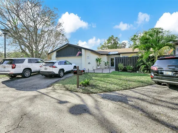 13416 SW 108th Street Cir N, Miami, FL 33186